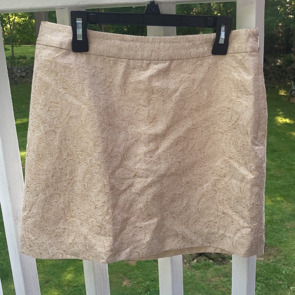 Gorgeous cream with gold paisley 16” skirt Bananna Republic